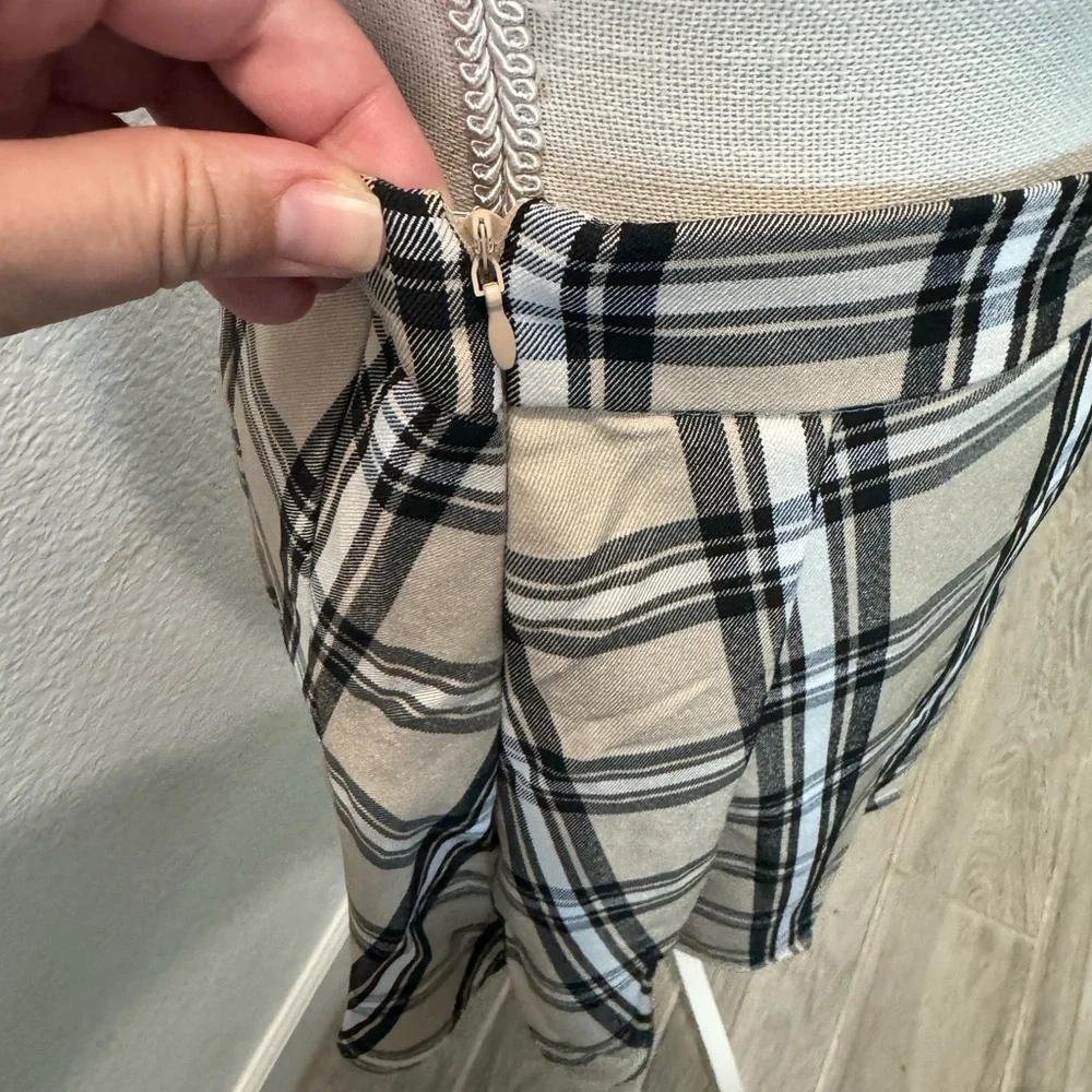 Pleated plaid skirt - Picture 4 of 5